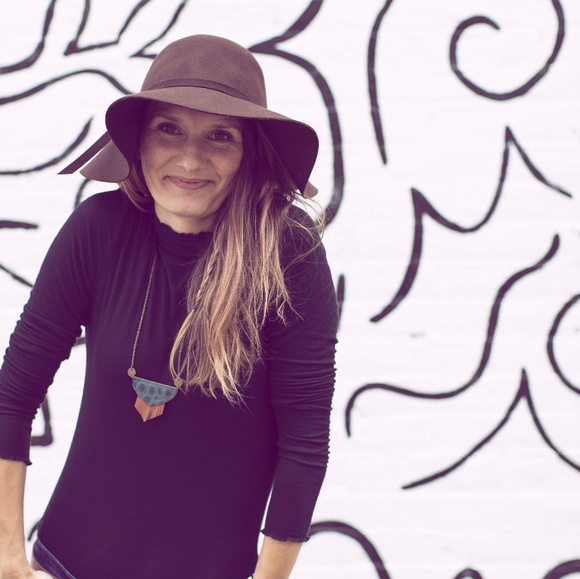 Meet your Posher, Ellen - Picture 1 of 1